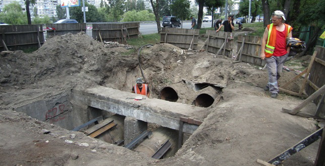 У Києві на проспекті Соборності розпочато роботи з реконструкції теплової магістралі